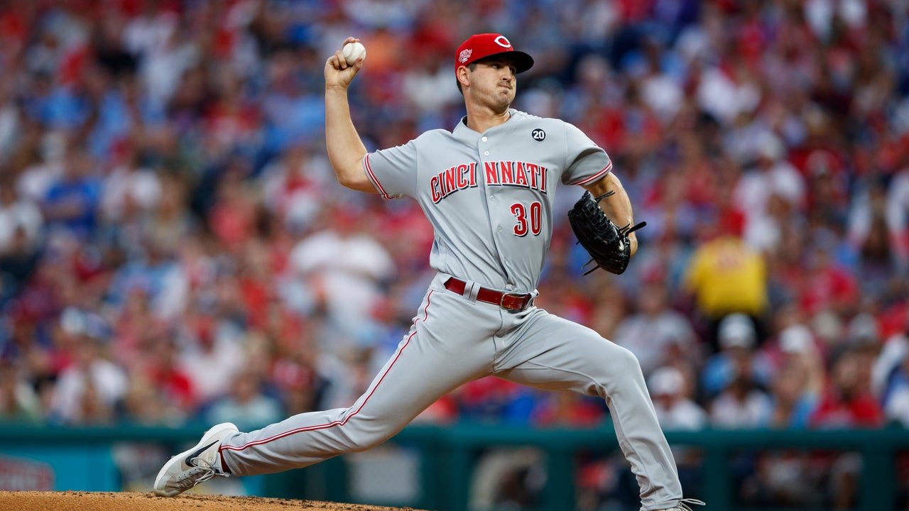 Jay Bruce's 2-run homer leads Phillies over Reds 4-2